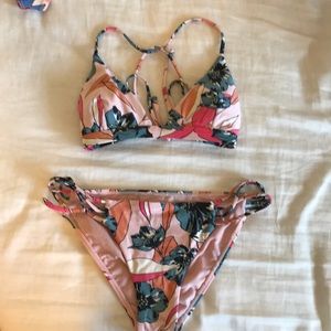 Billabong swim suit set